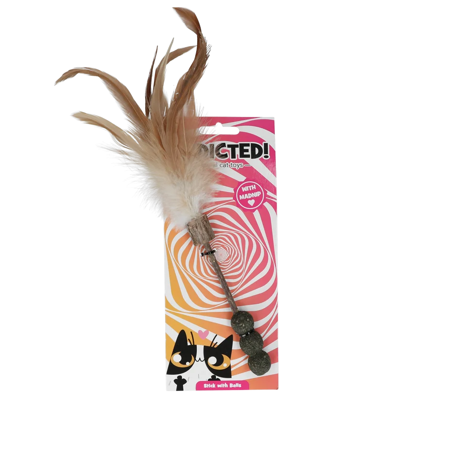 Canne à pêche pour chat avec balles, plumes et MADNIP – Addicted! Stick with Balls & Feathers – Image 1