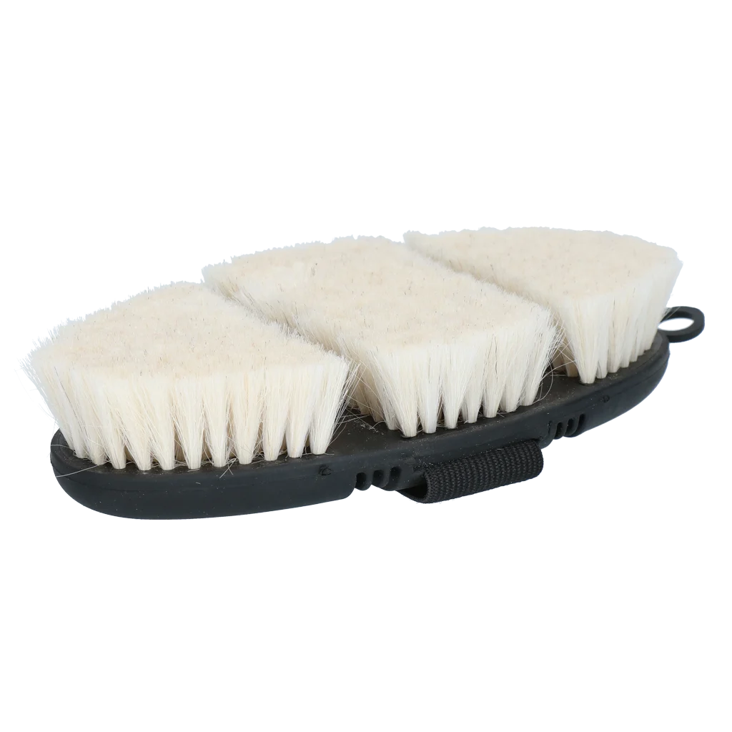 Brosse douce pour chevaux en poils de chèvre avec face supérieure flexible – Excellent Horse Flexi Brush Shine – Image 4