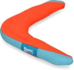 Boomerang pour chien M, flottant, coloris assortis vert ou orange – Chuckit! Amphibious Boomerang – Image 5