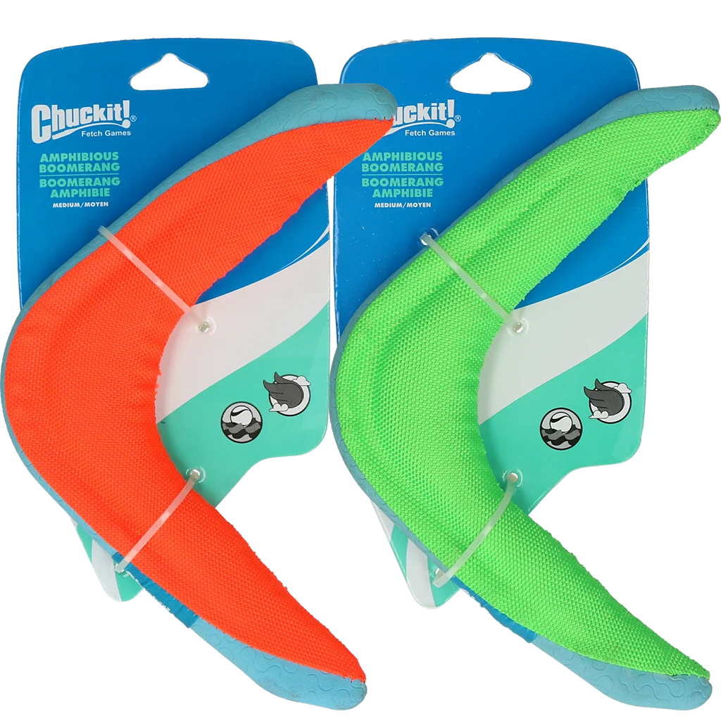 CHUC18200GROEP.png Boomerang pour chien M, flottant, coloris assortis vert ou orange – Chuckit! Amphibious Boomerang – Image 1