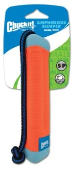 Dummy à rapporter avec corde, flottant, ø 4 cm x 18 cm – Chuckit! Amphibious Bumper S – Image 2