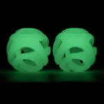 Balle lumineuse pour chien M, flottante, 6 cm – Chuckit! Air Glow Fetch Ball – Image 3