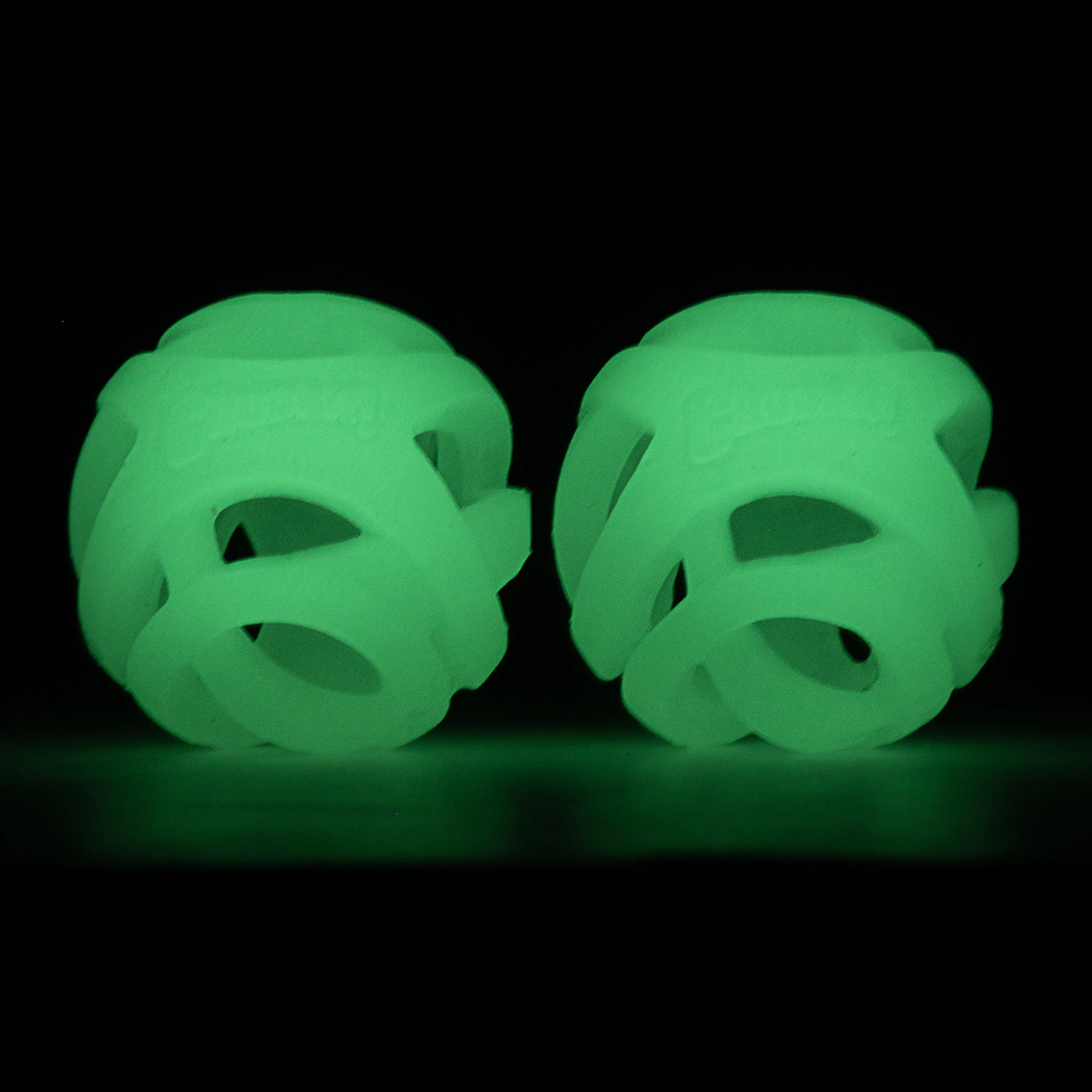 Balle lumineuse pour chien M, flottante, 6 cm – Chuckit! Air Glow Fetch Ball – Image 3
