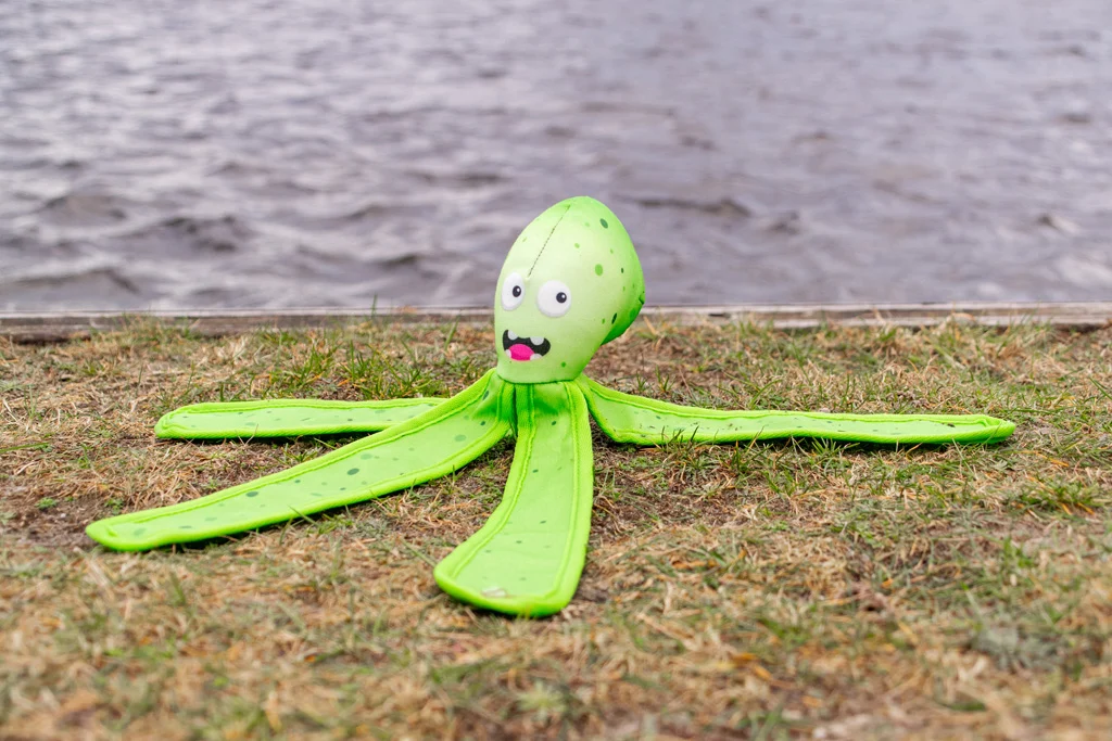 Jouet pour chien avec couineur et tentacules bruissantes, M 28 cm, vert – Dog Comets Alien Octo – Image 5