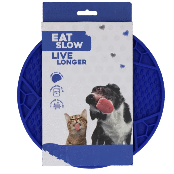 Tapis de léchage pour chien avec motif ballon de football et ventouses, Ø 22 cm, Bleu – Eat Slow Live Longer Lick Mat Soccer Ball