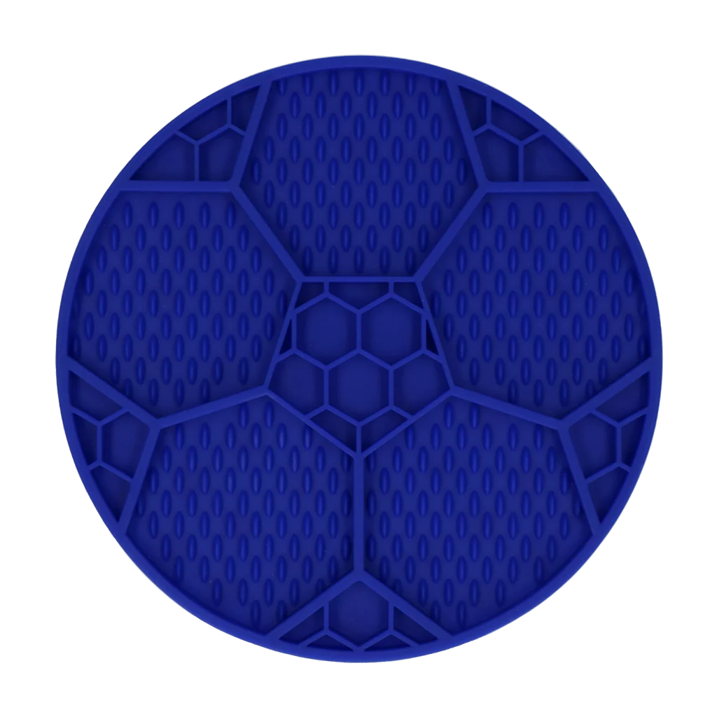 Tapis de léchage pour chien avec motif ballon de football et ventouses, Ø 22 cm, Bleu – Eat Slow Live Longer Lick Mat Soccer Ball – Image 2