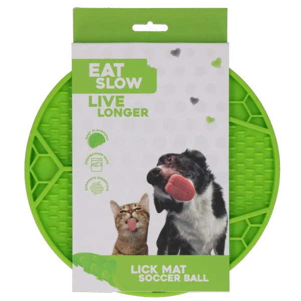 Tapis de léchage pour chiens avec motif de ballon de football et ventouses, Ø 22 cm, vert – Eat Slow Live Longer Lick Mat Soccer Ball