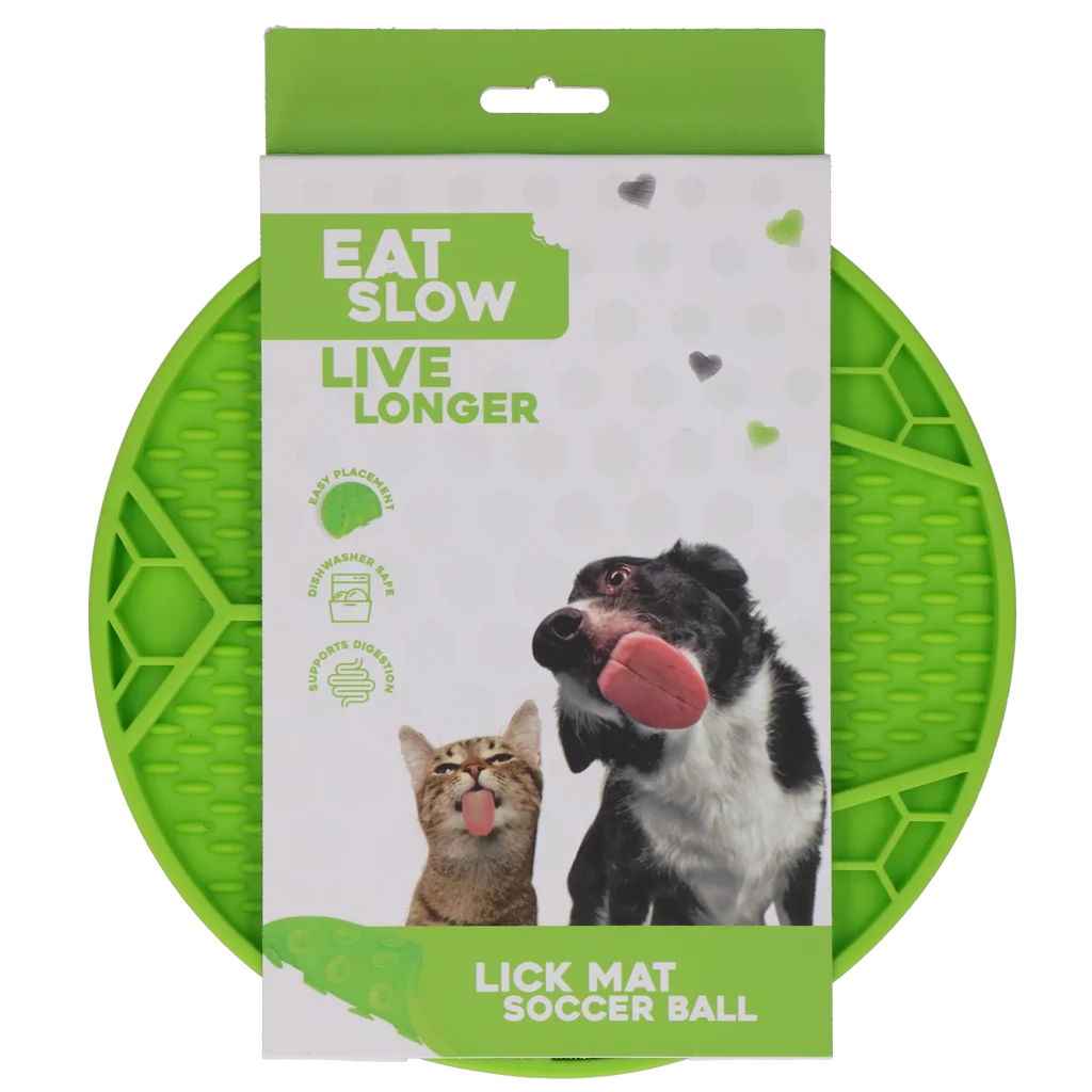 Tapis de léchage pour chiens avec motif de ballon de football et ventouses, Ø 22 cm, vert – Eat Slow Live Longer Lick Mat Soccer Ball – Image 1
