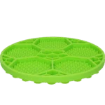 Tapis de léchage pour chiens avec motif de ballon de football et ventouses, Ø 22 cm, vert – Eat Slow Live Longer Lick Mat Soccer Ball – Image 3