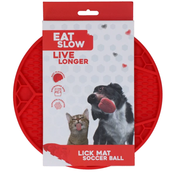 Tapis de léchage pour chiens avec motif de ballon de football et ventouses, Ø 22 cm, rouge – Eat Slow Live Longer Lick Mat Soccer Ball