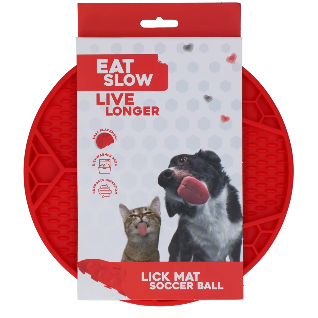 EATS067E.png Tapis de léchage pour chiens avec motif de ballon de football et ventouses, Ø 22 cm, rouge – Eat Slow Live Longer Lick Mat Soccer Ball – Image 1