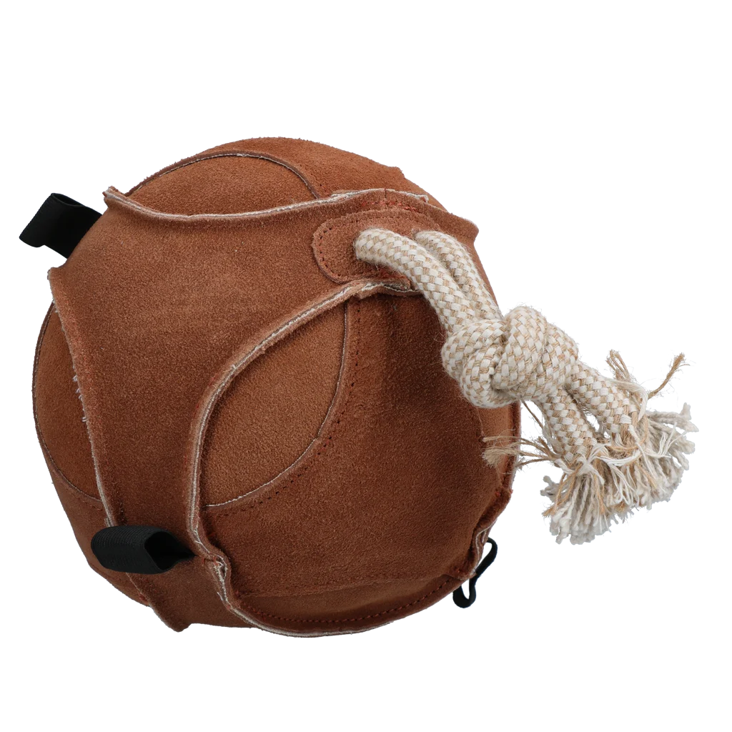 Balle de jeu pour cheval en suède avec boucles pour friandises, marron – Excellent Horse Fun Play Ball Suede – Image 2