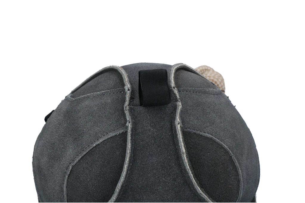 Balle de jeu pour cheval en suède avec boucles élastiques, grise – Excellent Horse Fun Play Ball – Image 2