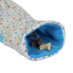 Jouet de fouille avec matière bruissante et compartiment à friandises – Garden Paws Garden Glove Sky Flowers – Image 2