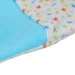 Jouet de fouille avec matière bruissante et compartiment à friandises – Garden Paws Garden Glove Sky Flowers – Image 6