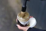 Vernis pailleté pour sabots doré, 150 ml – Excellent Horse Hi Gloss Glitter Hoof Polish – Image 3