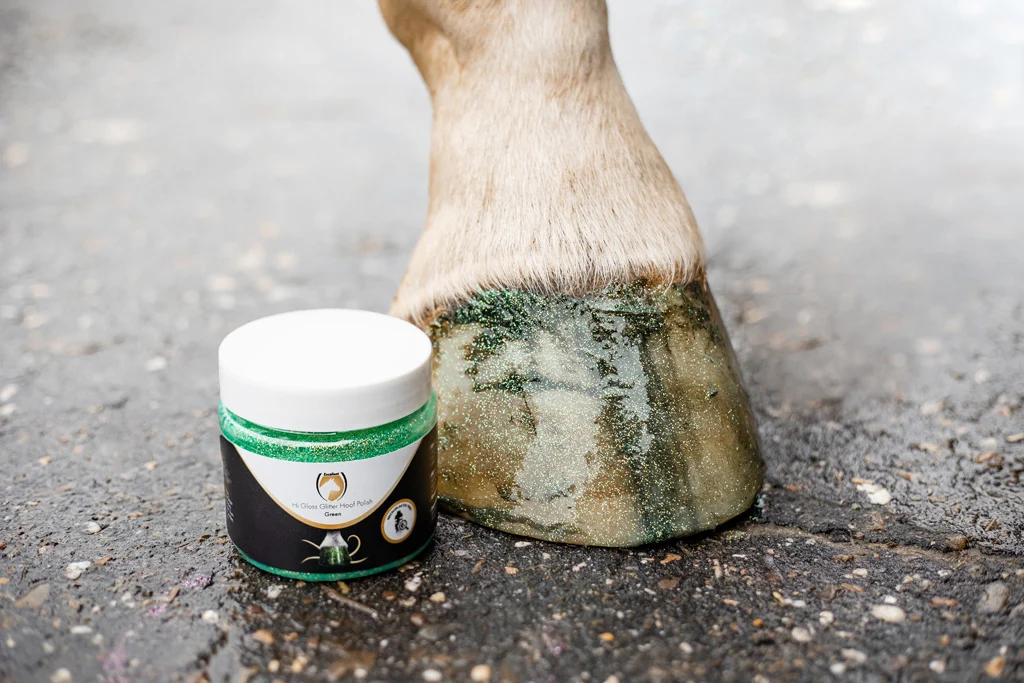 Vernis pailleté vert pour sabots, 150 ml – Excellent Horse Hi Gloss Glitter Hoof Polish – Image 4