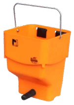 Seau d’allaitement orange avec crochets de suspension, 5 l – Shoof Kalf Feeder M1 Rail-Hang – Image 2