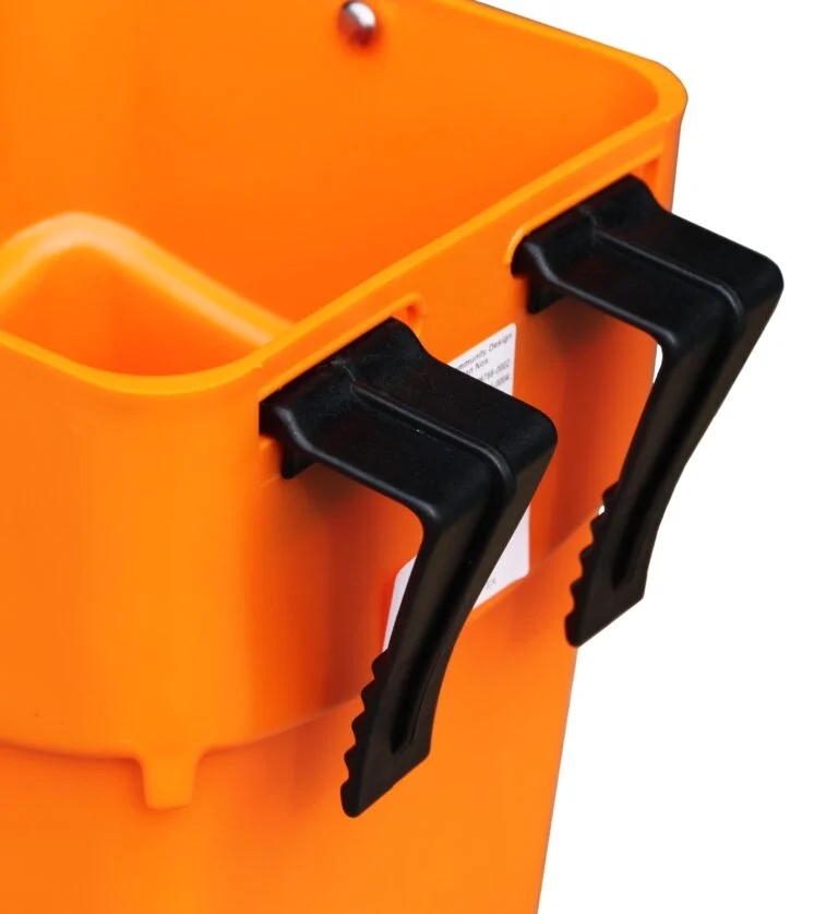 Seau d’allaitement orange avec crochets de suspension, 5 l – Shoof Kalf Feeder M1 Rail-Hang