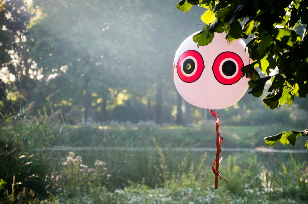 Ballon effaroucheur pour oiseaux avec cordelette de suspension, blanc, Ø 40 cm – Knock Pest – Image 2