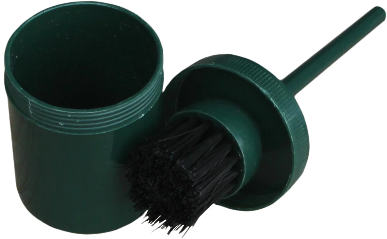 KWAS0001.png Brosse pour sabots avec pot pour huile pour sabots – Image 1