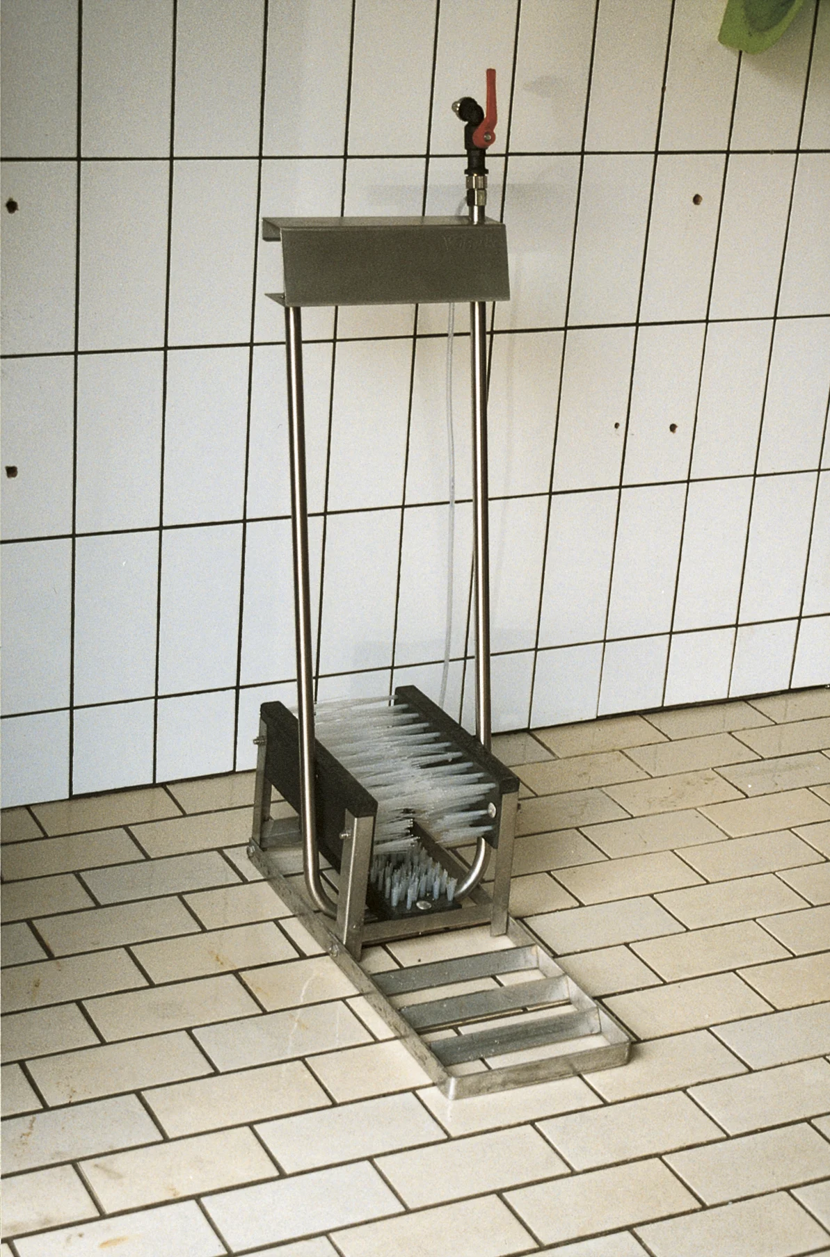 Nettoyeur de bottes en acier inoxydable avec 3 brosses, modèle bas – Vink – Image 2