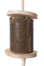 Friandise pour cheval à la luzerne avec rondelles de bois – LAX Tierfutter Luzerne à la corde avec rondelles de bois – Image 3