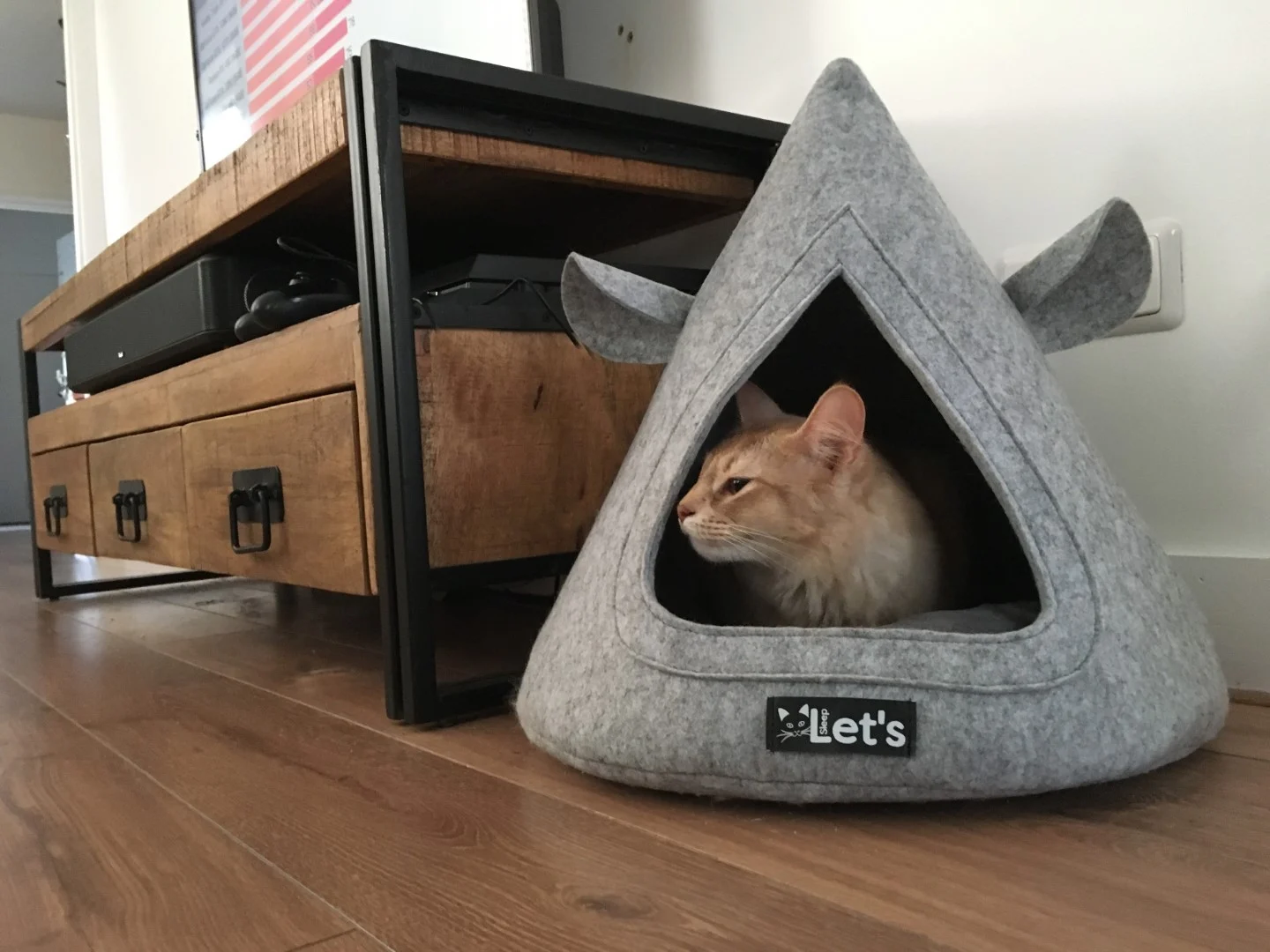 Tente tipi pour chat en feutre avec coussin, 50 x 45 cm, grise – Let's Sleep Pet Cave TeePee – Image 3