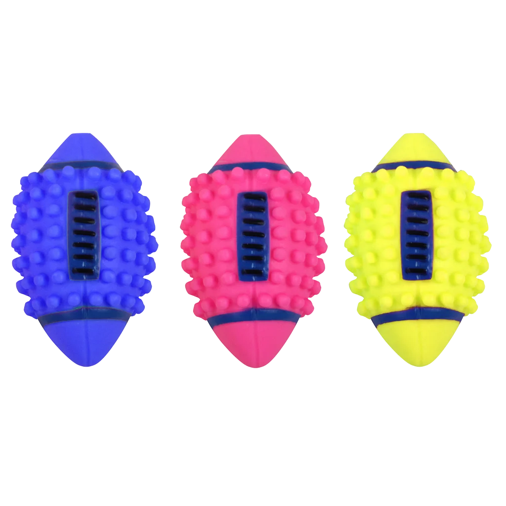 Balle de football pour chien en vinyle avec couineur, 12,5 cm – Pawise Vinyl spiky football – Image 1