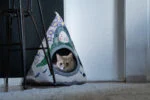 Tente tipi pour chat avec coussin, 42 x 56 cm – Takara Tipi Violet Flower – Image 3