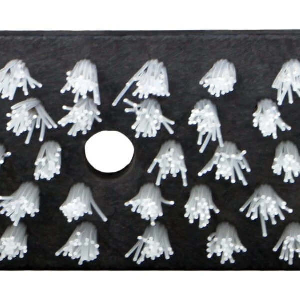 Brosse pour bovins en nylon avec orifices de pulvérisation – Vink