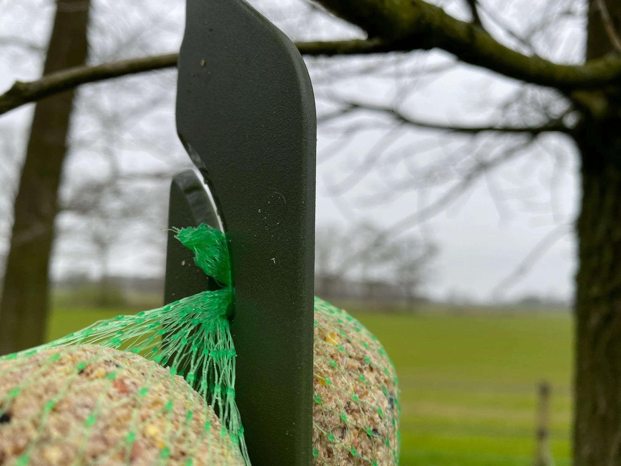 Crochet à suspendre pour boules de graisse pour mésanges, 24,5 cm – Vplast – Image 1