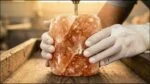 Pierre à lécher en sel de l’Himalaya avec corde – Pawise Himalayan Salt On A Rope – Image 3